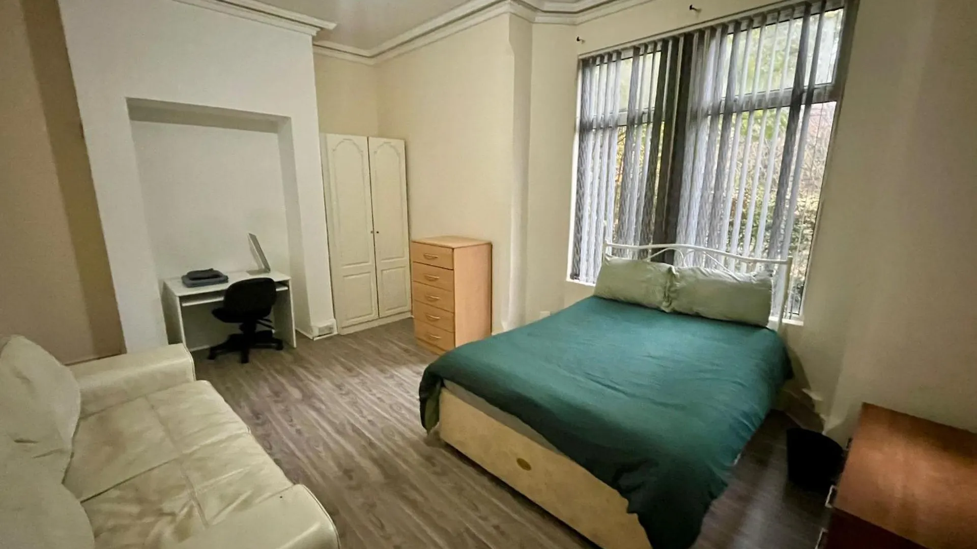 Db Room 2 Minutes Walk From Trent University contacts